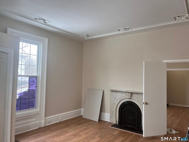 Building Photo - 246 Elm St