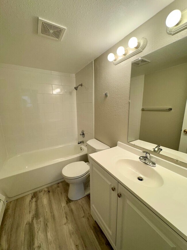 Building Photo - 4506 Picturesque Cir