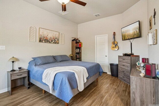 Building Photo - 633 Oleander Crk