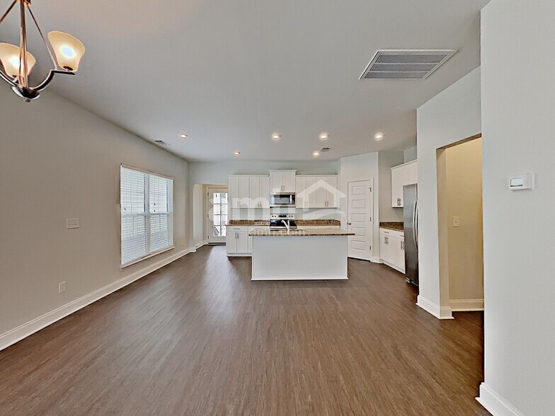 Building Photo - 5318 Tupelo St