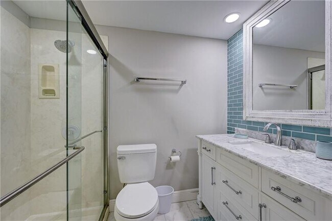 Building Photo - 4629 Poinciana St