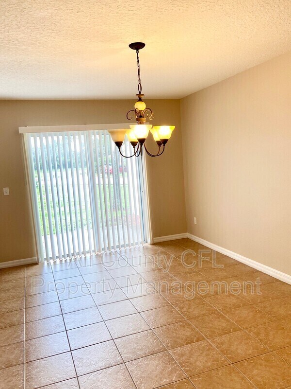 Building Photo - 2539 Aventurine St