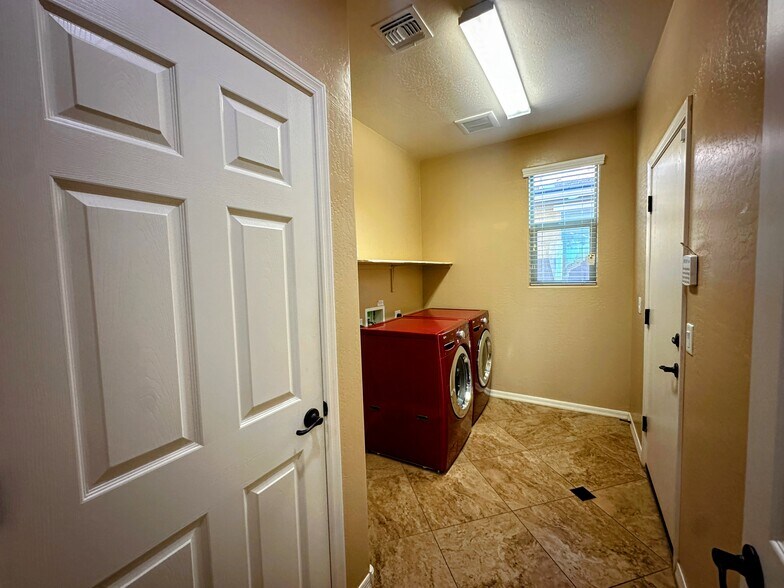 Building Photo - 4717 W Sweet Iron Pass