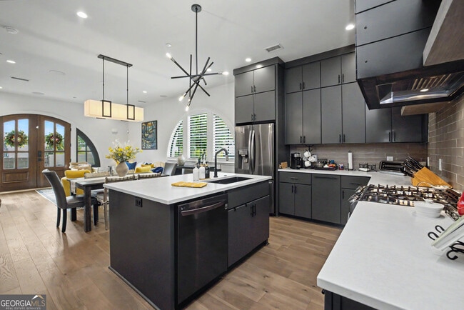 Building Photo - 495 Juniper Ln