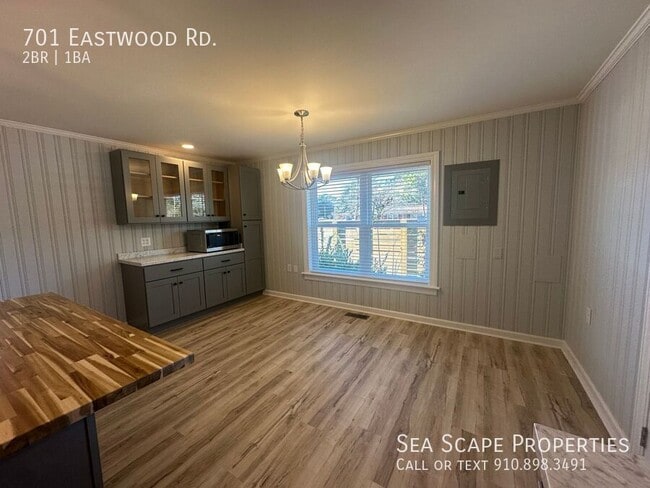 Building Photo - 701 Eastwood Rd