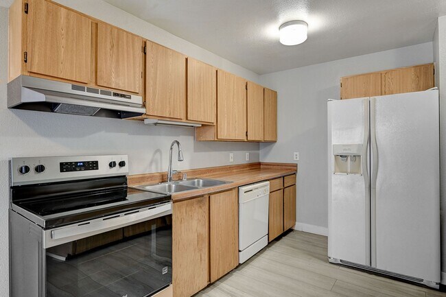 Building Photo - 1305 Kari Lee Ct