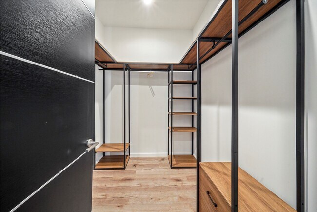 Building Photo - 2438 Carriage Lamp Ln