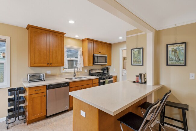 Building Photo - 6718 SW 36th Ave