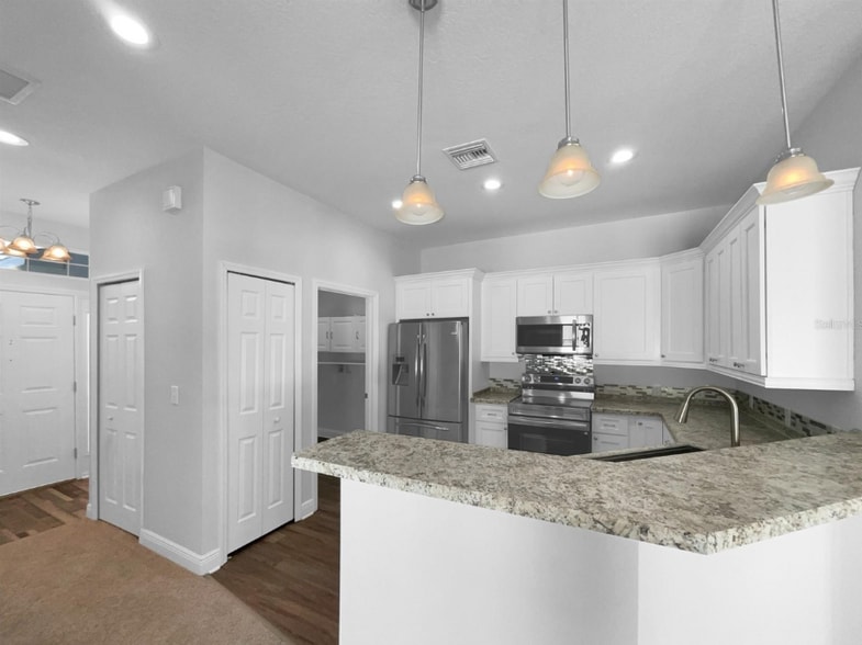 Building Photo - 1045 James Dr