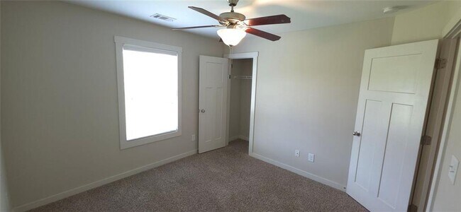 Building Photo - 1716 Lincoln Dr