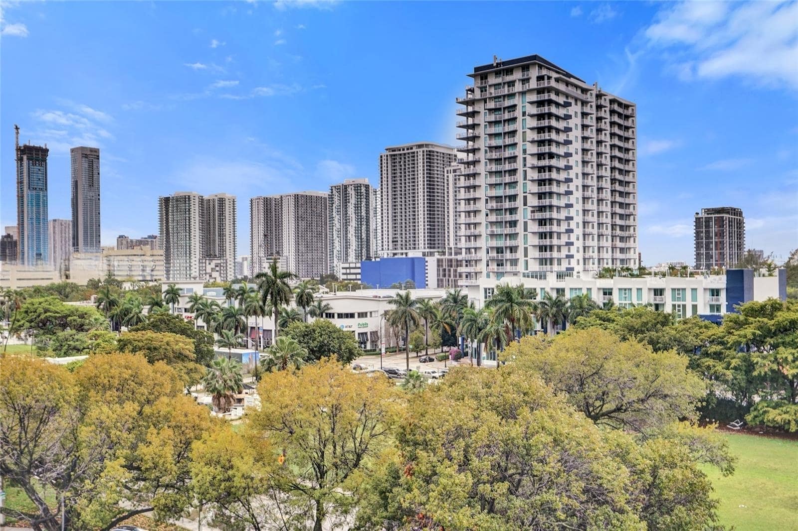 Building Photo - 1900 N Bayshore Dr