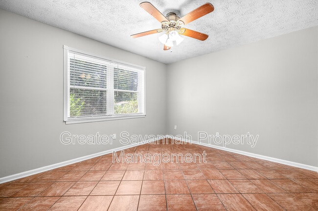 Building Photo - 615 W Tietgen St