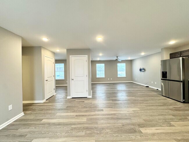 Building Photo - 127 Landry Ln