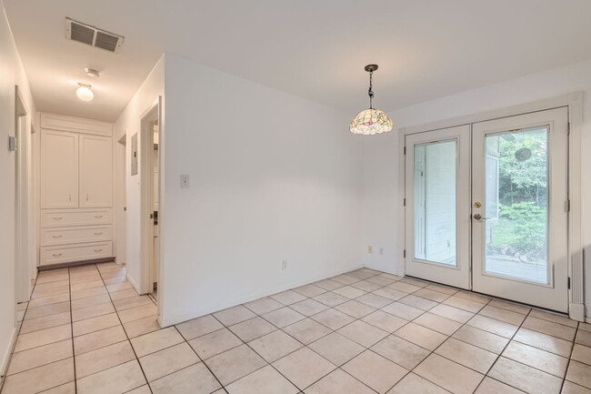 Building Photo - 5106 Orleans Court