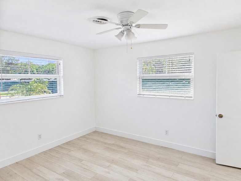 Primary Bedroom - 3345 Hayes St