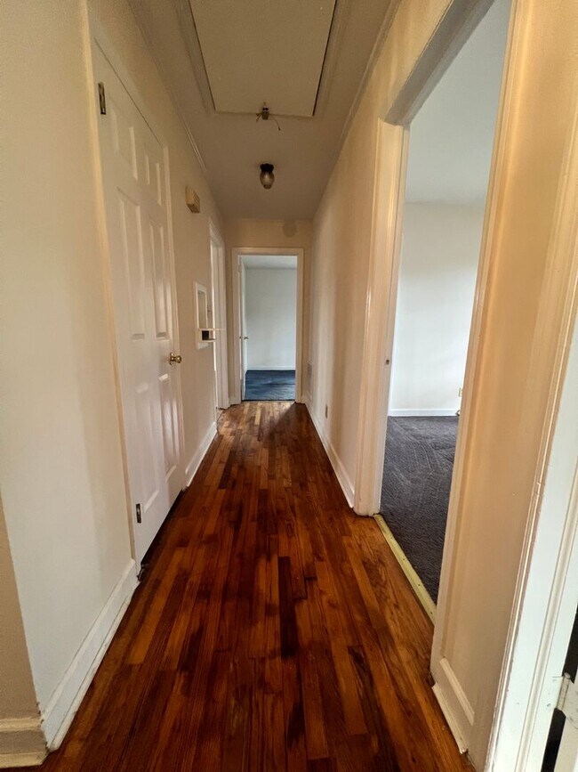 Building Photo - 3 bedroom home located off Neuse Blvd