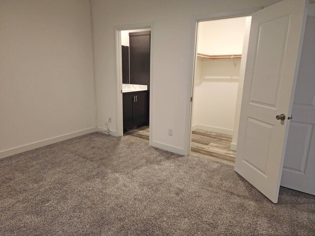 Building Photo - 370 E Lassen Ave