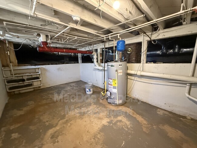 Building Photo - 119 Gibson St