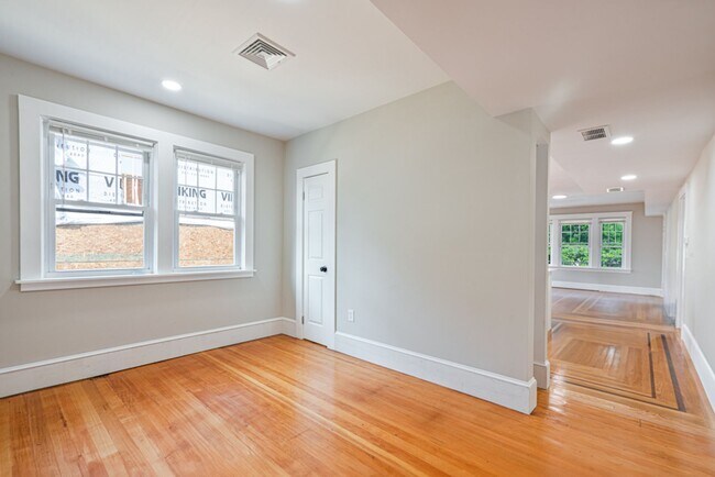 Building Photo - 103-105 Tyndall Ave.