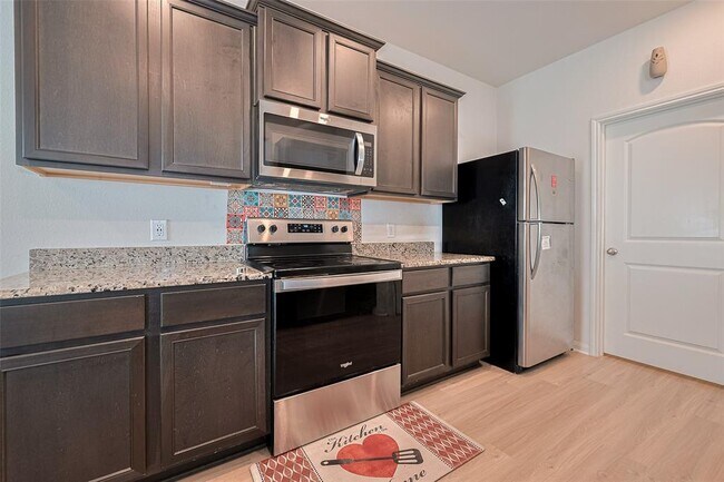 Building Photo - 305 Elm Patch Dr