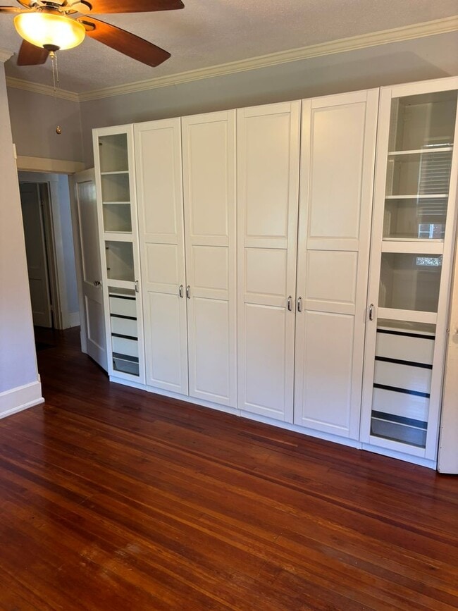 Building Photo - Lakebottom Area! Hardwood Floors Throughout! Call the office to schedule a tour!