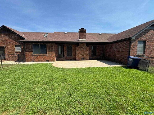 Building Photo - 120 Roy Dr