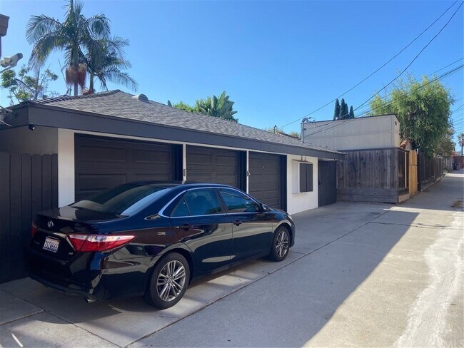 Building Photo - Beautiful Modern Belmont Shore Home