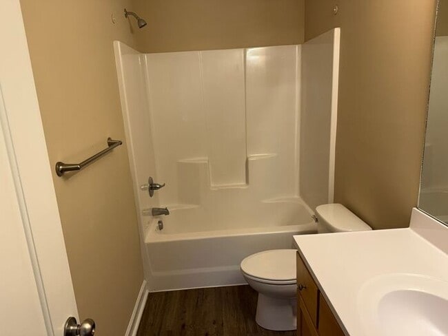 Building Photo - Nice Town Home near hospital in Concord.