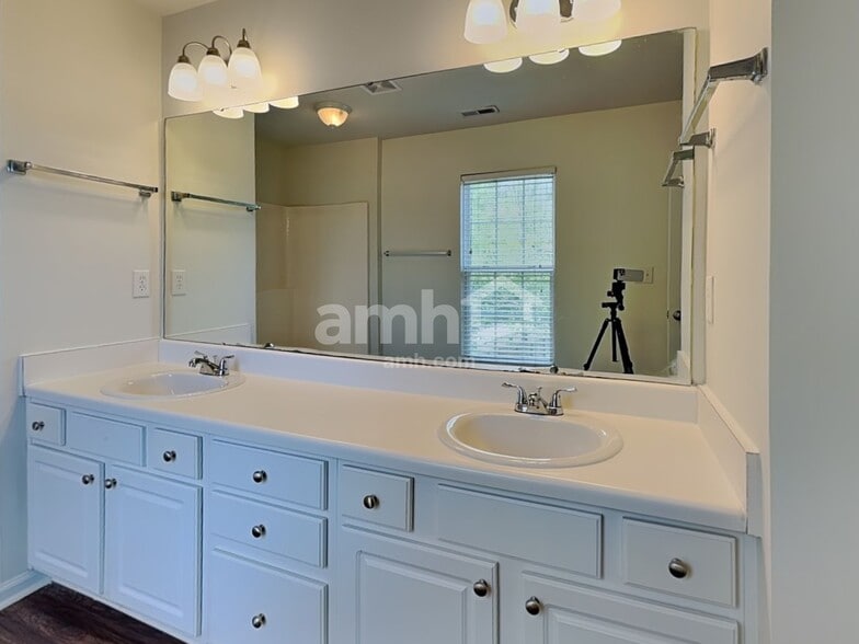 Building Photo - 2002 Gushing Dr