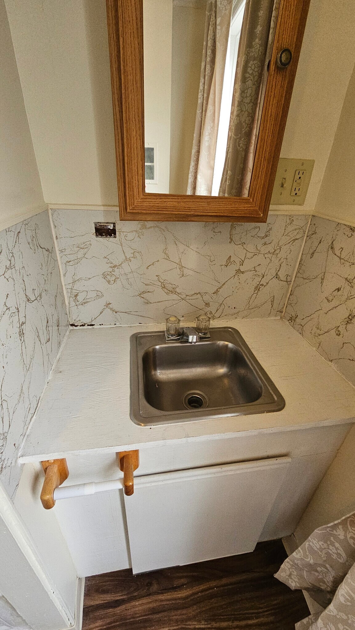 Building Photo - 160 E 2nd St