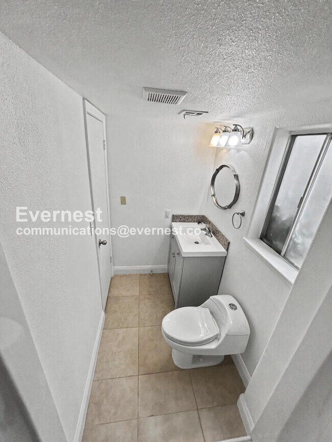 Building Photo - 4 Bed/3 Bath Home with Garage / Pet-Friendly / Vouchers Accepted / Available Now!