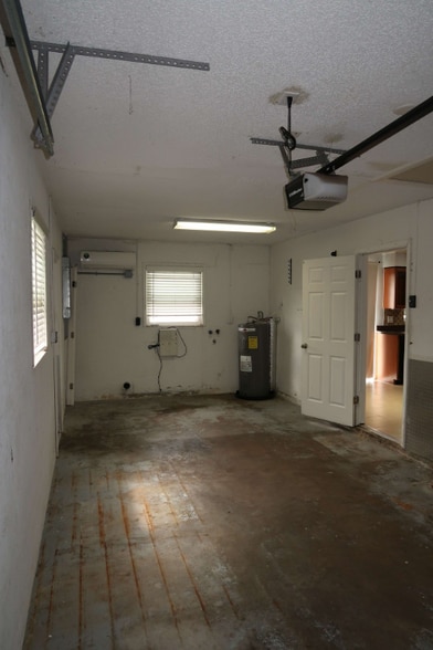 Building Photo - 6408 1st Ave E