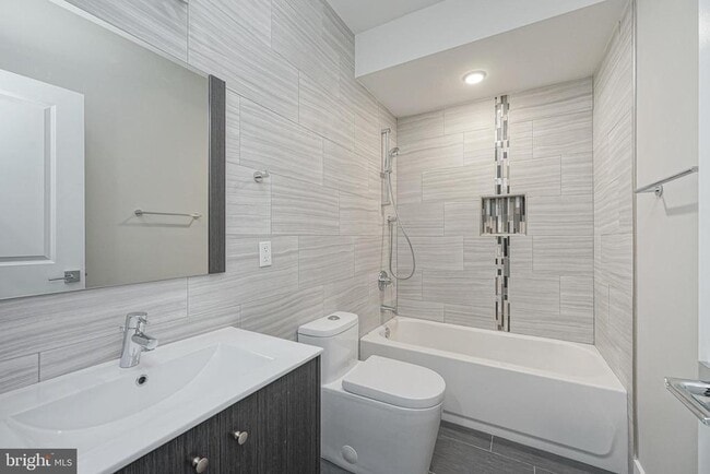 Building Photo - 300 W Jefferson St