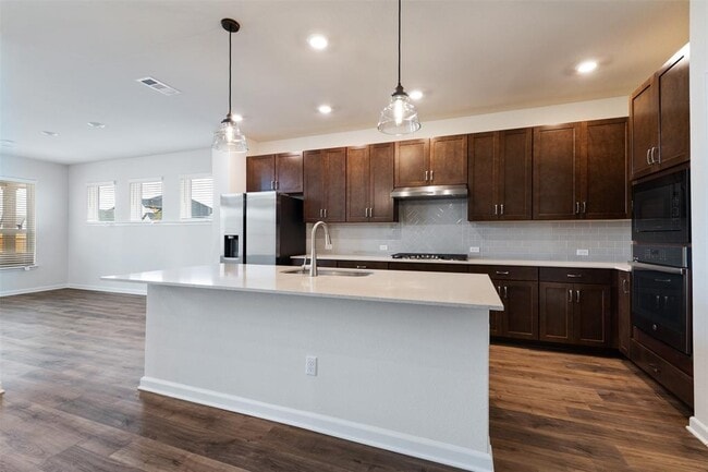 Building Photo - 801 Simmental Loop