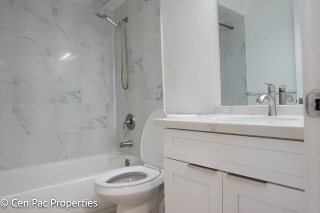 Building Photo - 2 Bed/2 Bath/1 Parking - Beautiful Unit with Nice View in Salt Lake!