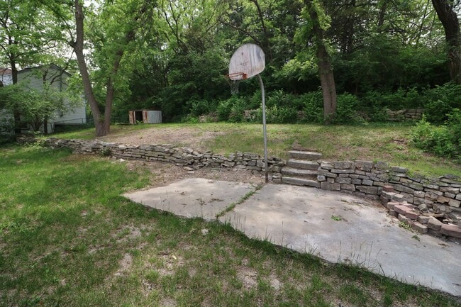 Building Photo - Nice 3 bedroom 1 bathroom home located in ...