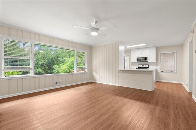 Building Photo - 174 Cromwell Rd NE