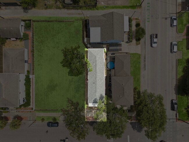 Building Photo - 1825 Avenue N