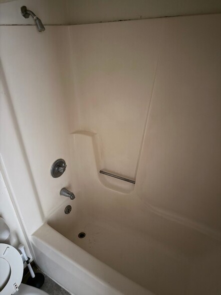 Building Photo - 431 W Main St