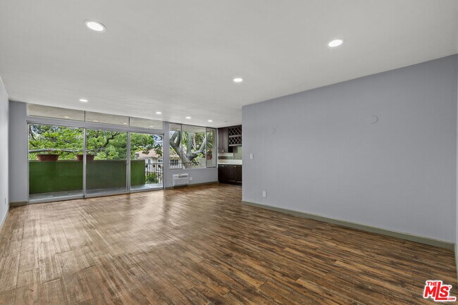 Building Photo - 1200 Flores St