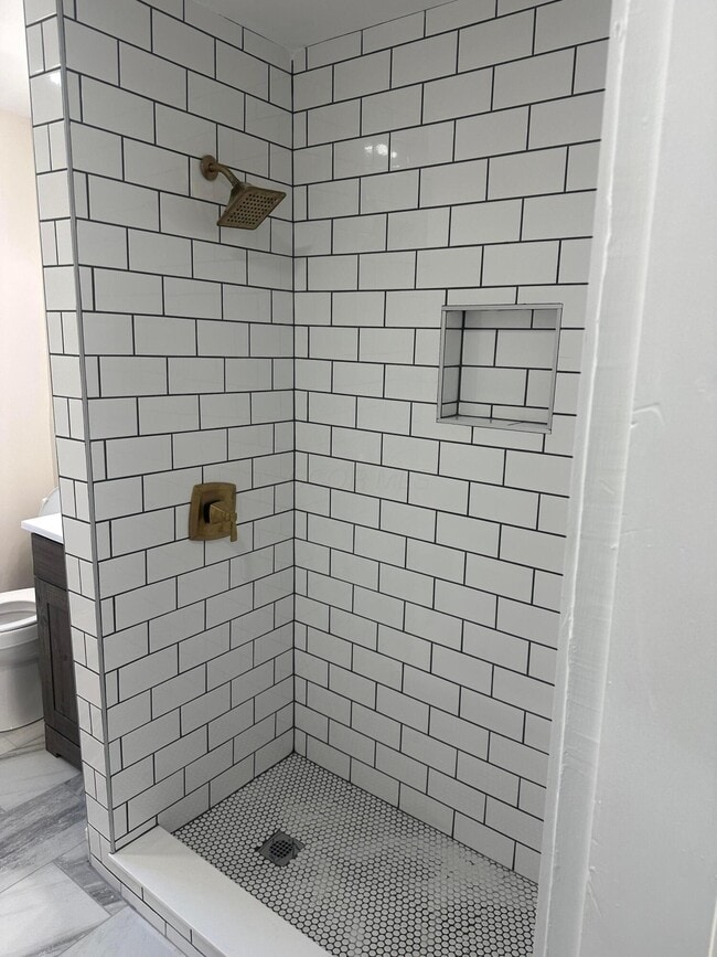 Building Photo - 1277 E 18th Ave