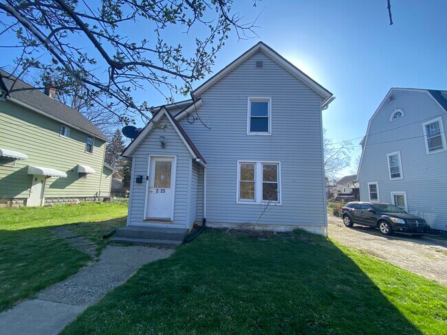 Building Photo - 2325 20th St SW