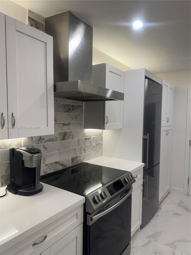 Building Photo - 3922 NE 166th St