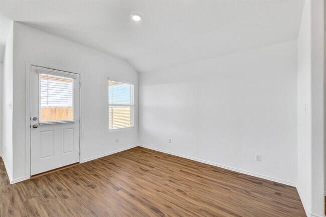 Building Photo - 303 Chickasaw Ln