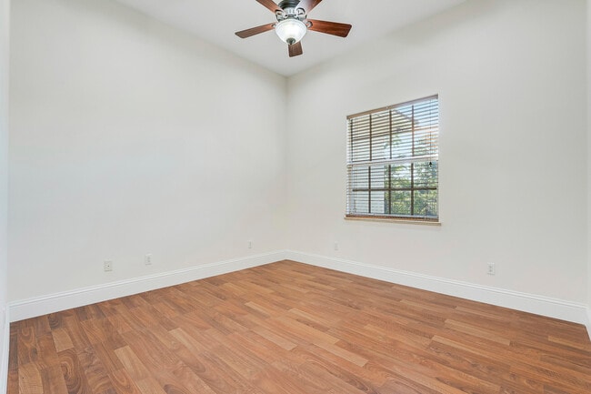 Building Photo - 11985 Carnegie Pl