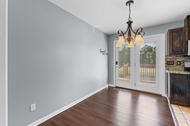 Building Photo - Welcome to your Perfect Home:  3BD, Hardwo...