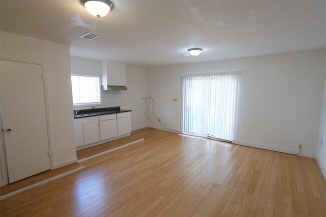 Building Photo - 5231 Beechnut St