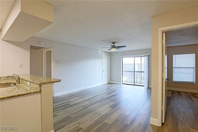 Building Photo - 5329 Summerlin Rd
