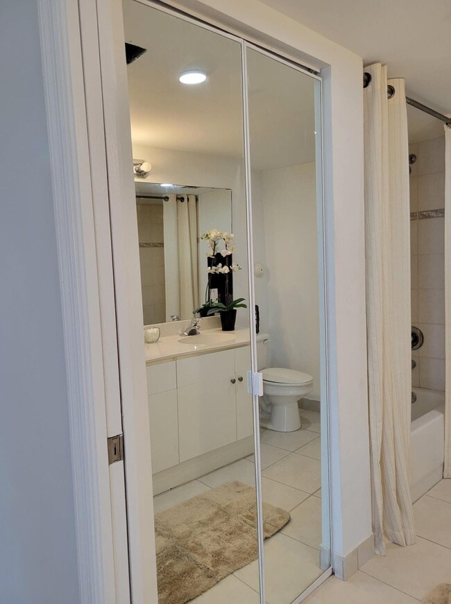 Building Photo - 4401 Crystal Lake Dr