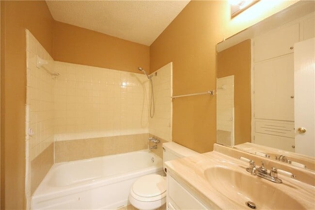 Building Photo - 12313 Willow Wild Dr